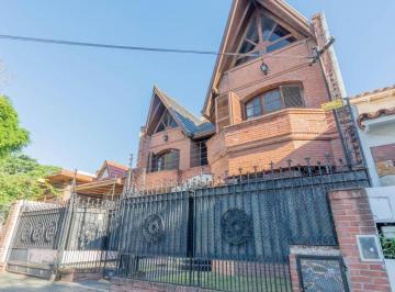 Casa · 475m² · 8 Ambientes · 4 Cocheras · Venta - Imponente Casa - Lomas de Zamora - Se Toma Permuta