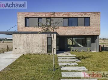 Casa · 288m² · 4 Ambientes · 2 Cocheras · Increíble Casa de Estilo Moderno a Estrenar en El Barrio Amarras, Puertos del Lago.