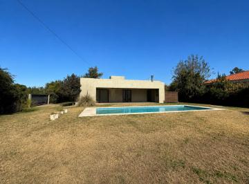 Casa · 209m² · 9 Ambientes · 1 Cochera · Teruel 684 | Exclusiva Residencia Moderna en Villa Allende Golf
