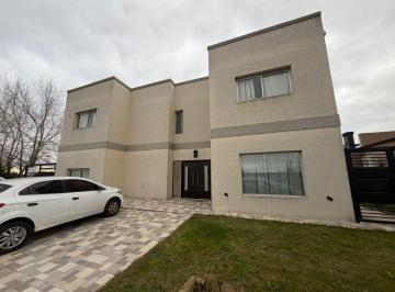 Casa de 4 ambientes, Presidente Perón · Hermosa Casa en Alquiler Barrio Casuarinas!