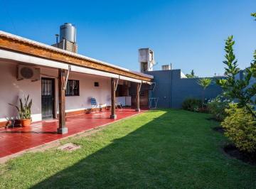 Casa · 160m² · 5 Ambientes · 2 Cocheras · Venta Casa 3 Dorm. C/galeria en Las Rosas
