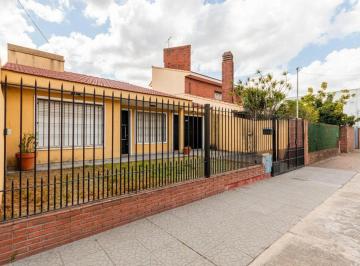 Casa · 200m² · 4 Ambientes · 2 Cocheras · Casa en Venta 4 Amb con Quincho y Parue en Quilmes