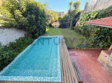 Casa · 303m² · 6 Ambientes · Venta Casa 6 Ambientes con Cochera y Parque con Pileta en Floresta