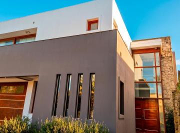 Casa · 364m² · 5 Ambientes · 2 Cocheras · Alquiler 24 Meses Casa Moderna - 5 Ambientes - Rumencó