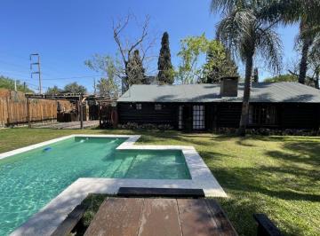 Casa de 4 ambientes, Ituzaingó · Alquiler Casa Quinta 4 Ambientes Pileta Parrilla 3 Baños 2 Garages $1.300.000 por Mes.