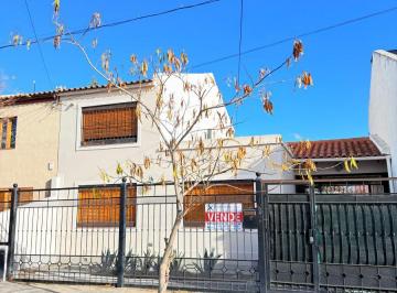 Casa de 5 ambientes, Trelew · Casa de 156 m² con 4 Dorm. en Venta en Trelew.