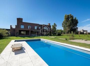 Casa · 261m² · 6 Ambientes · 1 Cochera · Casa en Venta en San Matias - Area 2, San Matias, Escobar