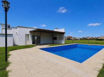Pileta · Alquiler Casa 4 Ambientes con Pileta en San Sebastián