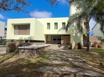 Casa de 4 ambientes, Córdoba · Casa de Cuatro Dorm. Uno en Planta Baja con Pileta.