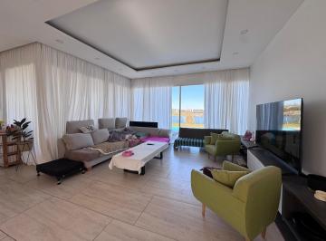 Casa · 140m² · 3 Ambientes · 4 Cocheras · Casa a La Laguna San Sebastian