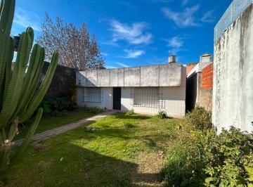 Casa de 4 ambientes, San Lorenzo · Casa Tres Dorm. y Cochera