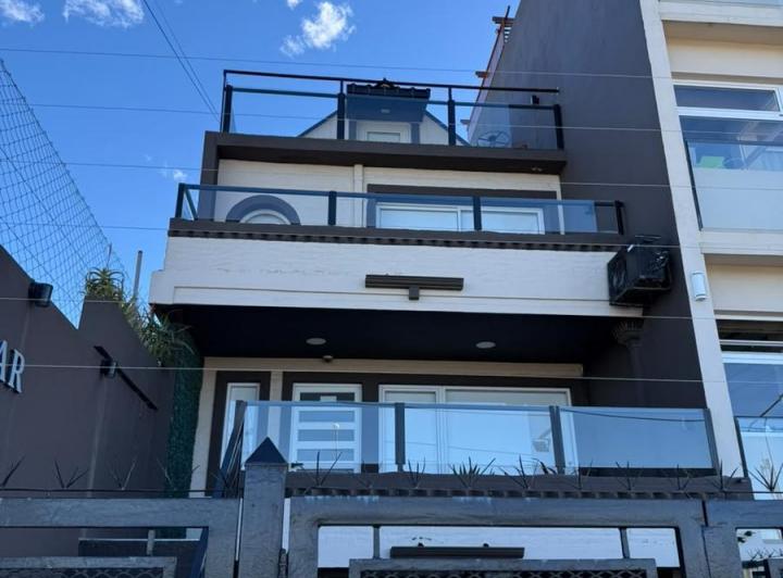 Casa · 200m² · 6 Ambientes