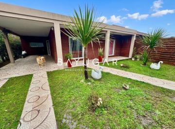 Casa · 71m² · 3 Ambientes · Venta Casa 3 Amb con Jardin en del Viso - con Cochera