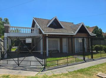 Casa · 120m² · 4 Ambientes · 1 Cochera · Casa en Burzaco