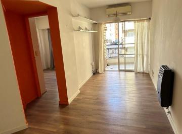 Departamento · 32m² · 2 Ambientes · Departamento en Alquiler 1 Dormitorio con Balcon Al Frente en El Centro de Rosario