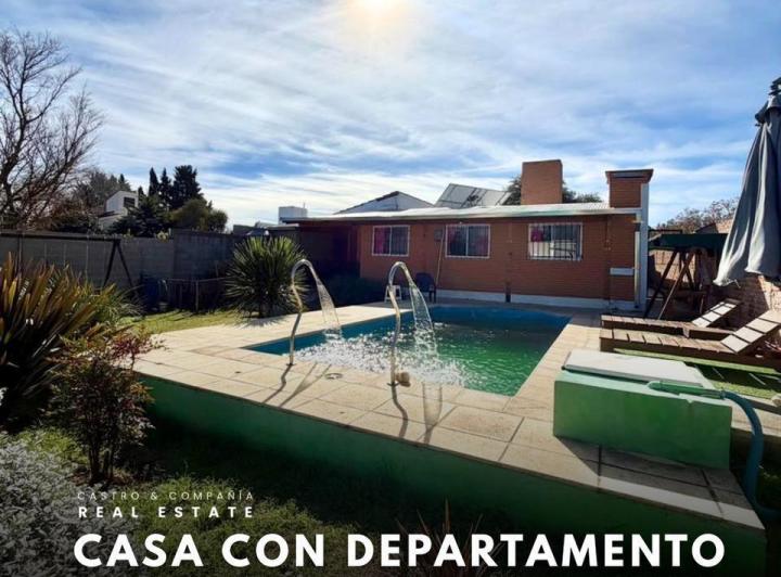 Casa · 301m² · 11 Ambientes · 1 Cochera