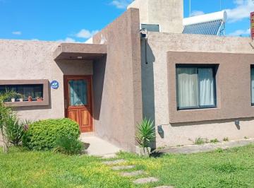 Casa · 94m² · 3 Ambientes · 1 Cochera · Casa en Villa Catalina