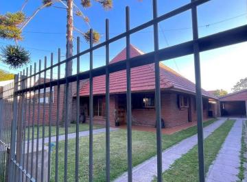 Casa · 160m² · 4 Ambientes · Casa en Alquiler - 3 Dorm. 2 Baños - 160 m - Mar del Plata