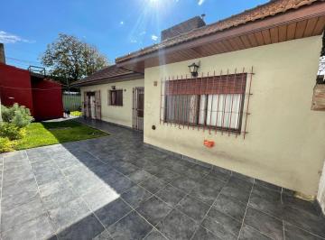 Casa · 145m² · 4 Ambientes · 1 Cochera · Venta Casa 3 Ambientes con Cochera y 2 Patios
