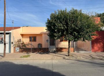 Foto · Alquilo Casa - 3 Dorm. con Patio Barrio Villa Adela