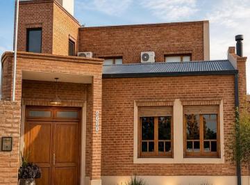 Casa · 322m² · 4 Dormitorios · Casa en Bahia Blanca