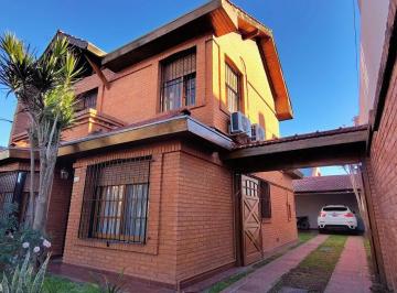 Casa de 3 ambientes, San Isidro · Casa 3 Ambientes en Martínez - Jardín, Parrilla, Jacuzzi y Cochera Para 4 Autos