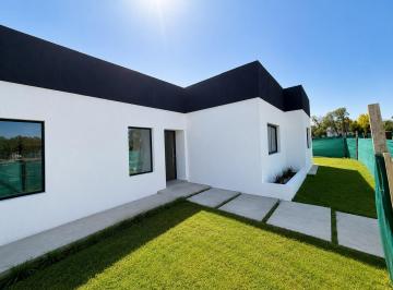 Casa · 144m² · 4 Ambientes · Casa en Venta en Santa Sofía, Pilar del Este, Pilar