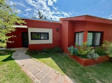 Casa · 94m² · 5 Ambientes · Casa de 2 Dorm. en Unquillo