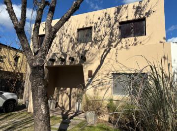 Casa · 148m² · 5 Ambientes · 2 Cocheras · Casa Barrio Los Alamos