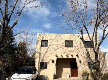 Casa · 148m² · 5 Ambientes · 2 Cocheras · Casa Barrio Los Alamos