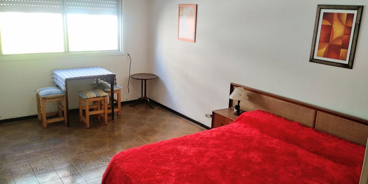 Depto 1 amb, 25m² a la calle con placard — Centro