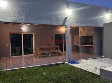 Casa · 33m² · 1 Ambiente · 1 Cochera · Quincho con Pileta Calle Interna Barrio Abierto Petion Chico