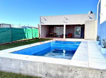Casa · 33m² · 1 Ambiente · 1 Cochera · Quincho con Pileta Calle Interna Barrio Abierto Petion Chico