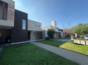 Casa · 289m² · 3 Dormitorios · 2 Cocheras · Venta - Exclusiva Casa en Santina Norte 3 Dormitoros