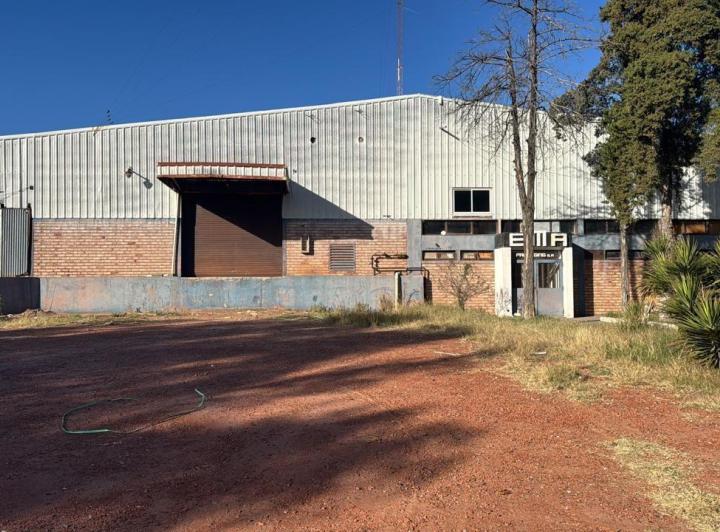 Bodega-Galpón · 1593m² · 7 Ambientes · 5 Cocheras