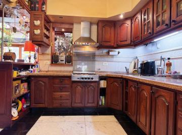 Casa · 190m² · 6 Ambientes · 2 Cocheras · Venta Casa de 3 Dorm. con Cochera en Barrio Refinerias