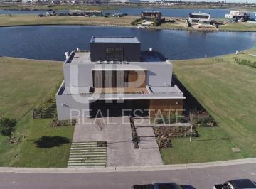 Casa · 336m² · 8 Ambientes · 6 Cocheras · Casa Al Lago en Barrio Los Puentes, Nordelta