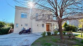Casa · 165m² · 4 Dormitorios · 4 Cocheras · Casa en Venta en El Cantón Golf, Escobar