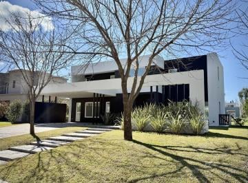 Casa · 230m² · 5 Ambientes · 1 Cochera · Casa de 5 Ambientes en Alquiler en La Reserva Cardales