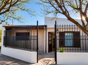 Casa · 95m² · 3 Ambientes · 1 Cochera · Casa y Negocio Zona Norte