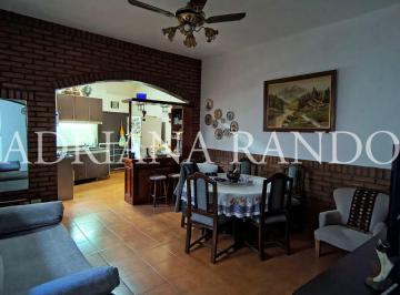 PH de 4 ambientes, Floresta · Excelente PH de 4 Ambientes Al Frente con Terraza - Primer Piso por Escalera