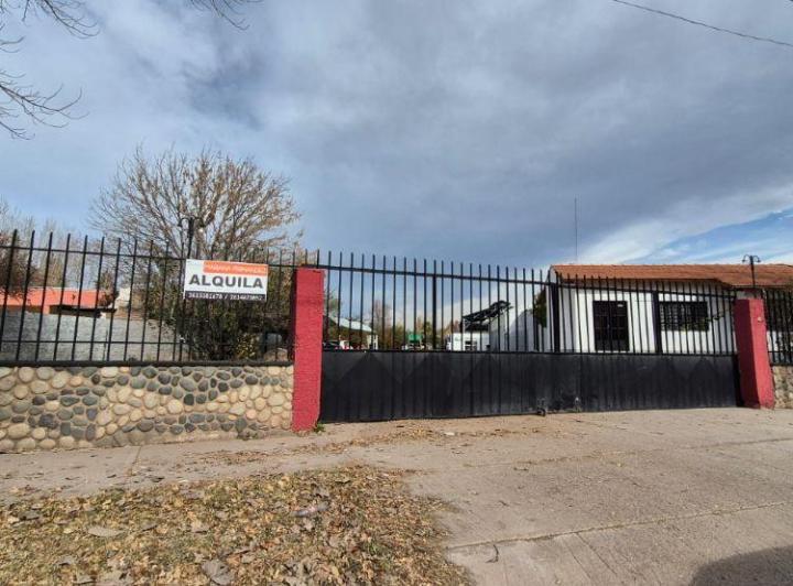 Bodega-Galpón · 1240m² · 3 Ambientes · 4 Cocheras