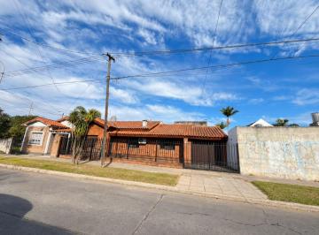 Casa · 120m² · 4 Ambientes · 1 Cochera · Venta Casa 4 Ambientes Ramos Mejia con Parque