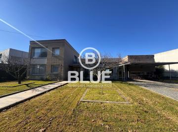 Casa · 258m² · 5 Ambientes · 2 Cocheras · Casa Venta Venado 1