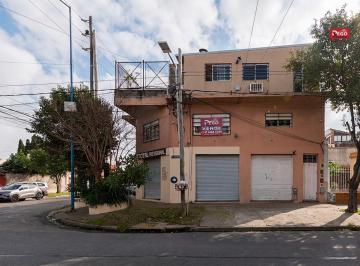 Casa · 420m² · 3 Cocheras · Venta de Propiedad en Esquina de 3 Departamentos y 3 Locales