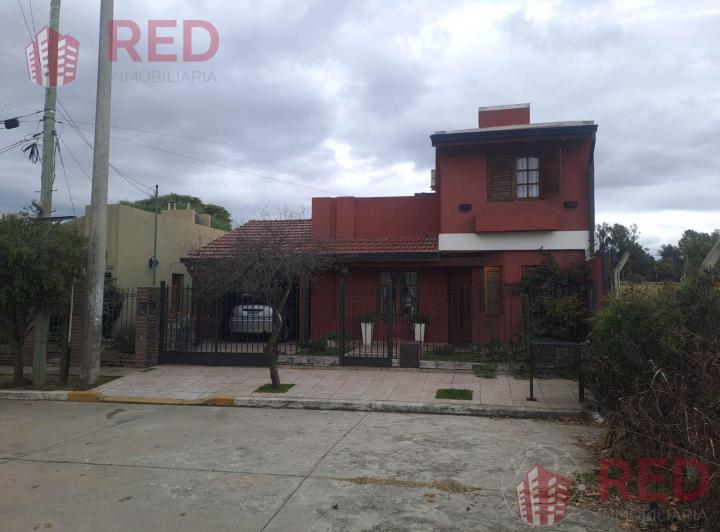Casa · 260m² · 10 Ambientes · 2 Cocheras