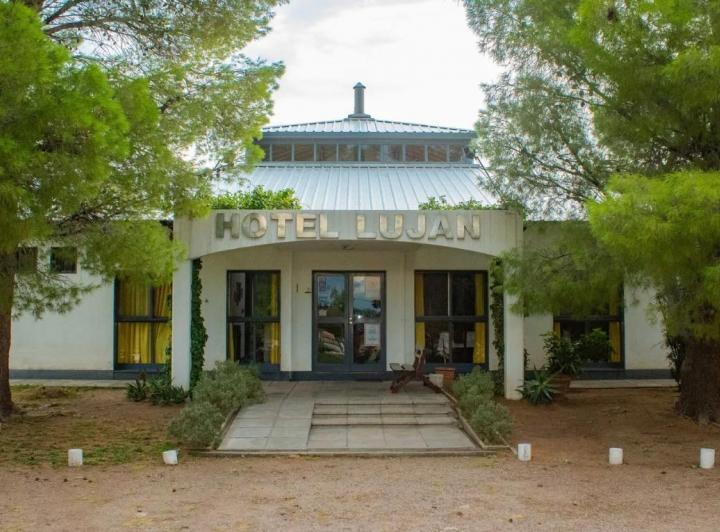 Hotel · 2300m² · 30 Ambientes