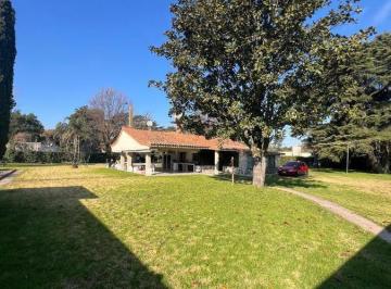 Quinta vacacional · 200m² · 8 Ambientes · Casa Quinta Barrio Malvinas, Gral Rodriguez 12 Ambientes
