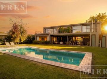 Casa · 330m² · 6 Ambientes · 1 Cochera · Casa en Venta Barrio Las Lomas Haras de Santa Maria