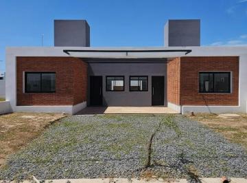 Casa · 75m² · 4 Ambientes · 1 Cochera · Venta Duplex 2 Dorm Rincones de Manat Frente a Espacio Verde